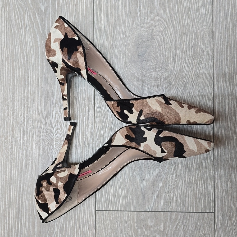 Betsy Johnson Printed Cow Hair Heels size 9.5 - Picture 3 of 10